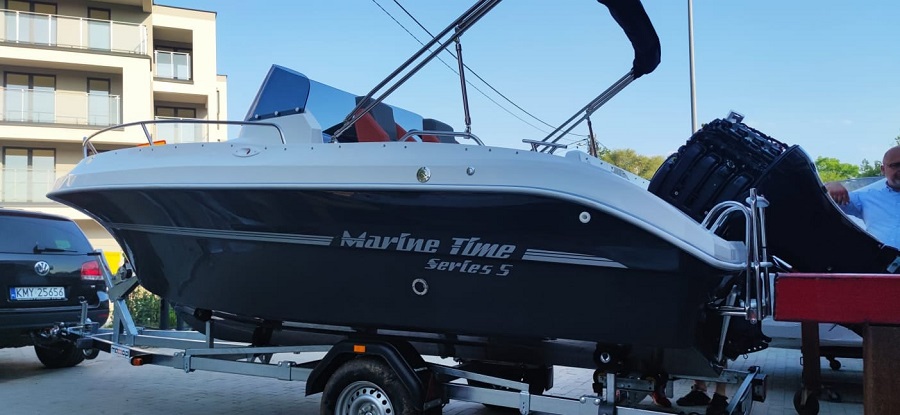 Barca cu motor QX563