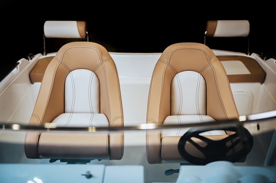 Barca cu motor QX615