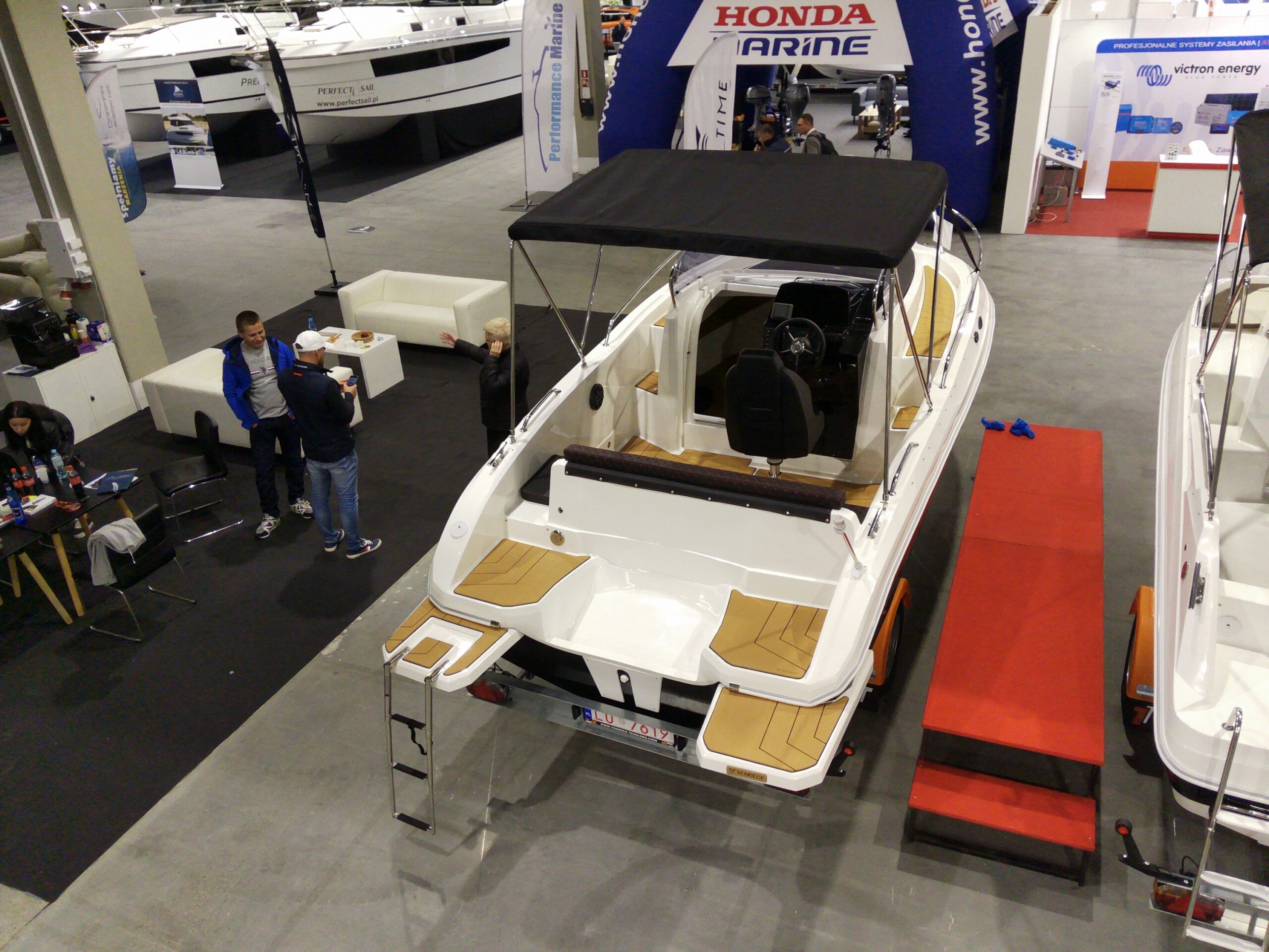 Barca cu motor – QX563