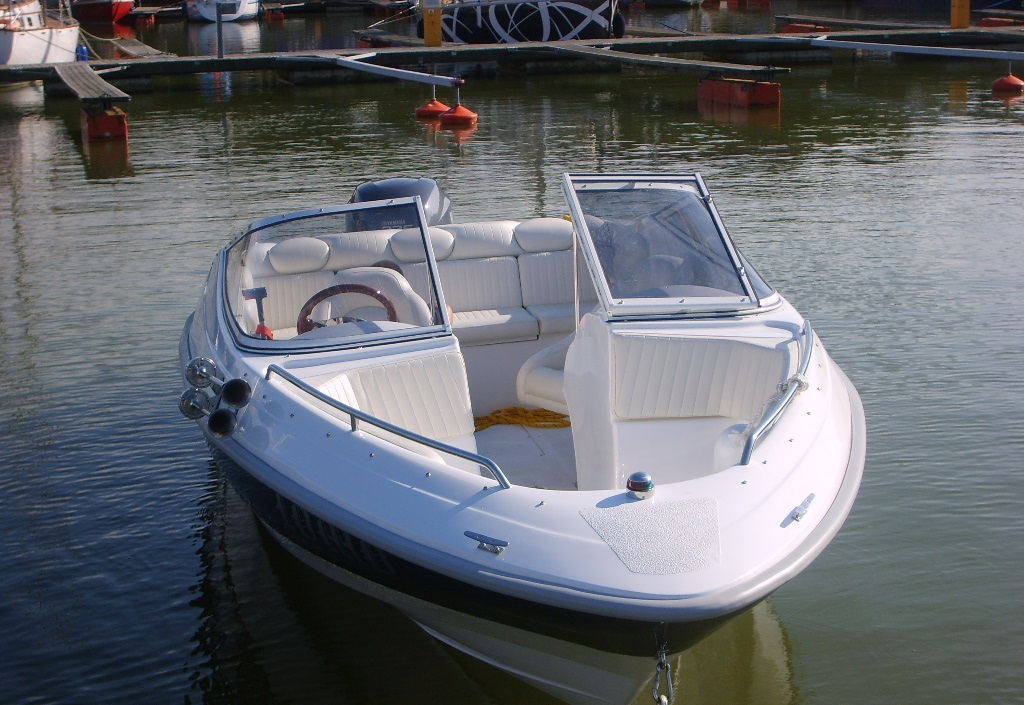 Barca cu motor - M630 Elegance