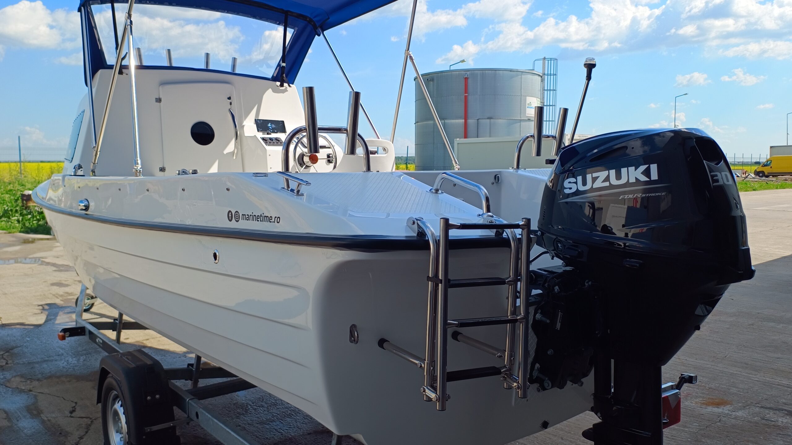 Montaj echipament barca cu cabina M555 Fishing edition