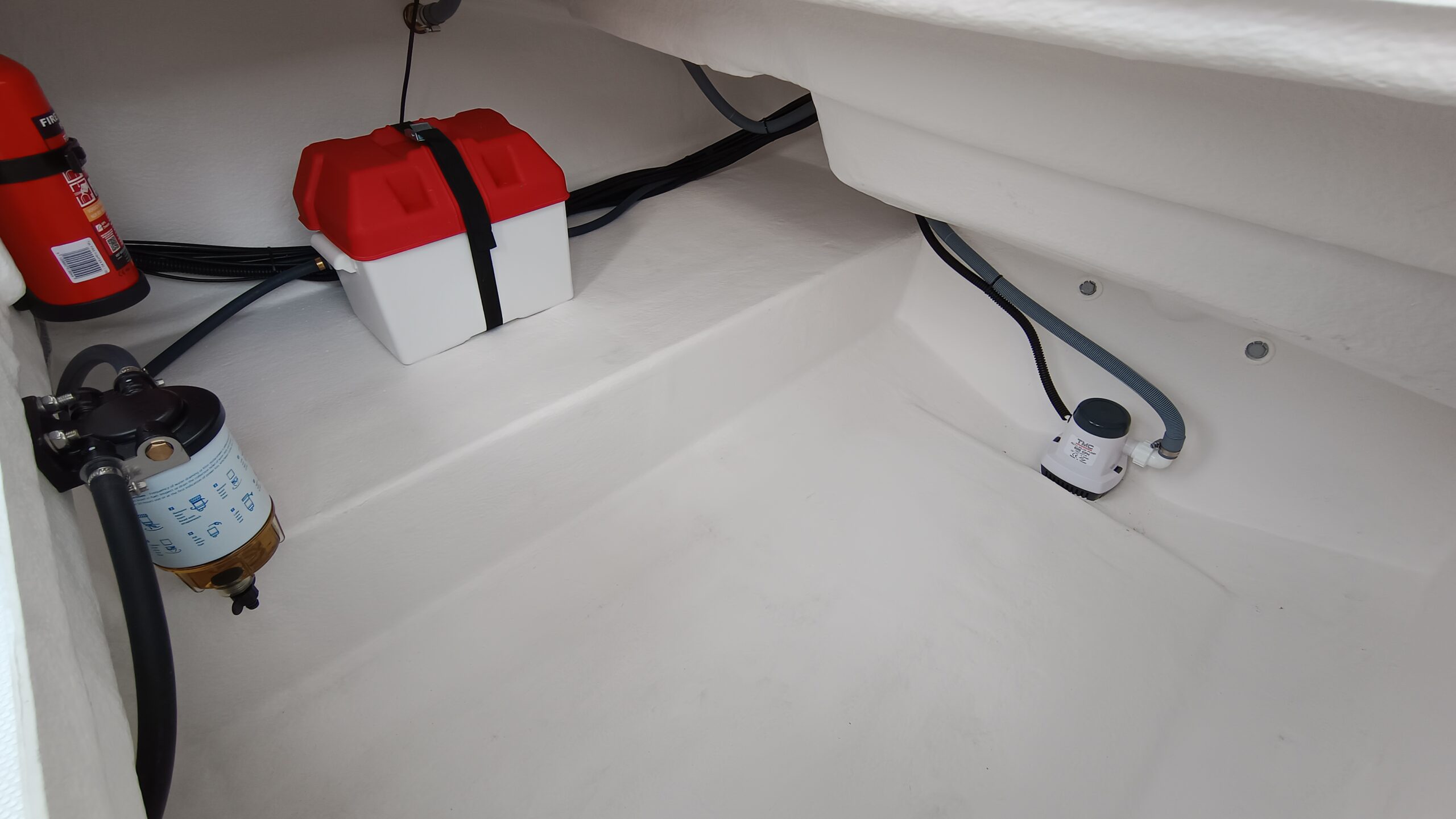 Montaj echipament barca cu cabina QX557