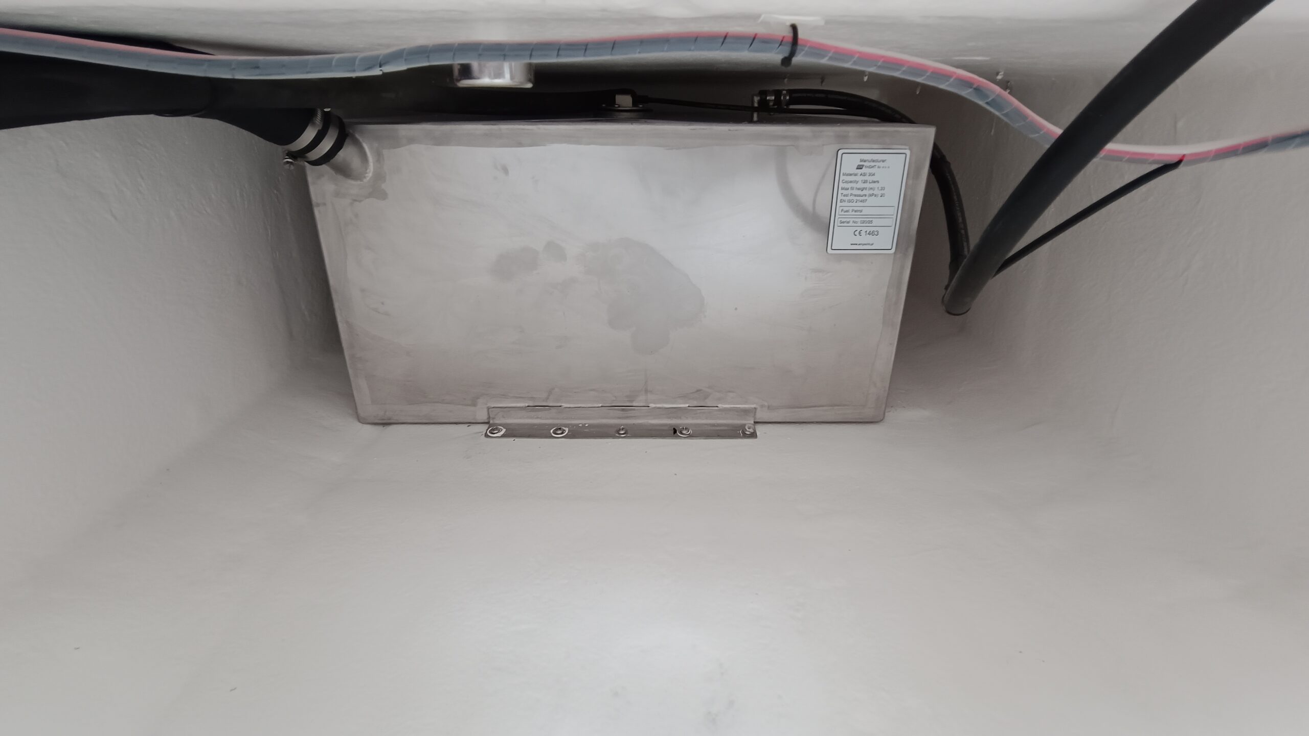 Montaj echipament barca cu cabina QX557